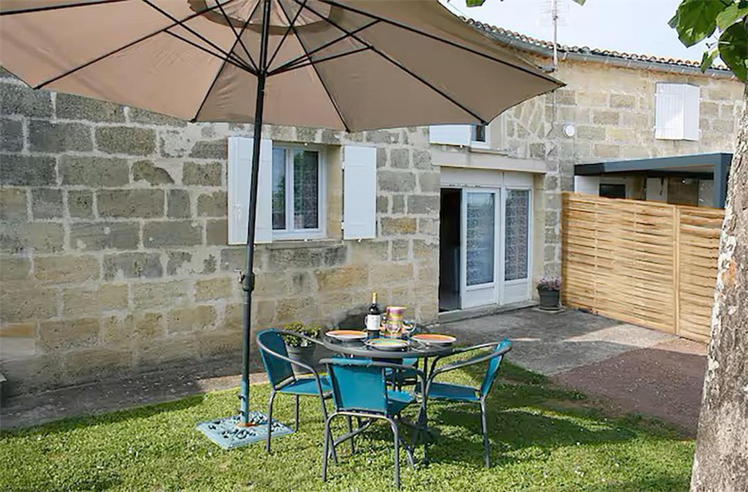 Gite De Catherine Saint-Christophe-des-Bardes Exterior photo